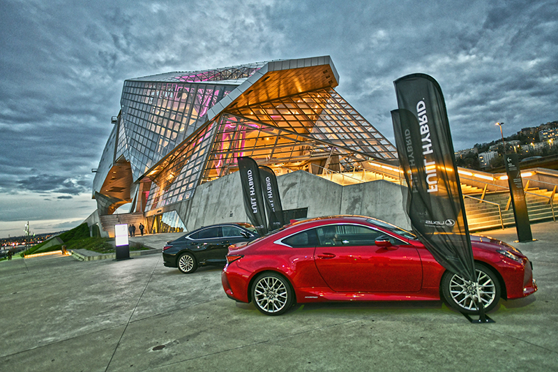 Nouveau Lexus UX. Lancement officiel au musée des Confluences