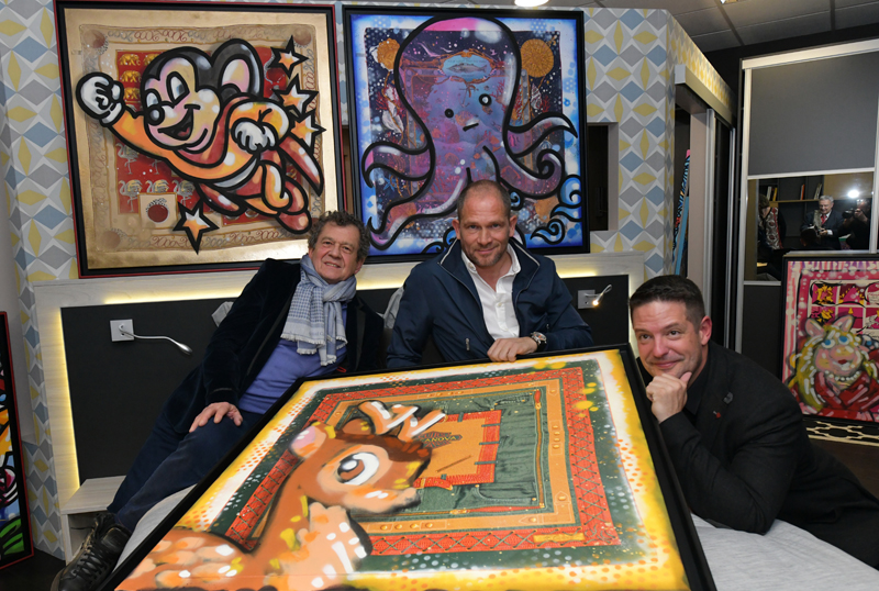 Vernissage. Jakè trempe son pinceau dans la sauce Bernollin