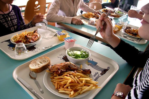 Cantines scolaires sans viande à Lyon. Les élus de la droite et du centre montent au créneau