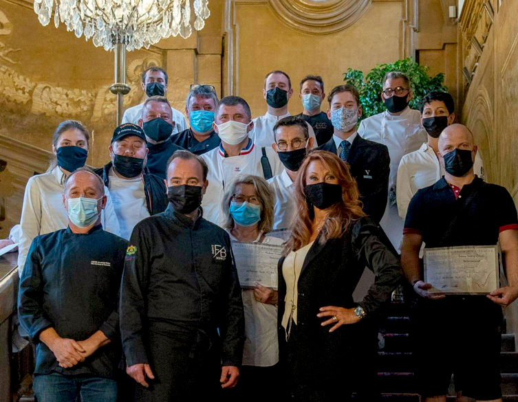 Kiosque des Chefs solidaires à Lyon. Plus de 90 000€ récoltés par Fabrice Bonnot