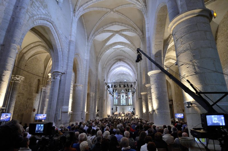 Ambronay. Musiques et gourmandises au chœur du Bugey