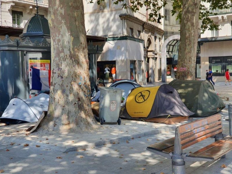 Réfugiés Afghans à Lyon : Doucet a la République très généreuse