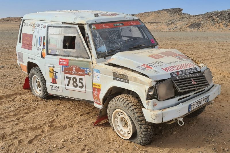 Rallye Dakar 2022. Le fâcheux tonneau de Jean-Paul Lacombe aurait pu être dramatique