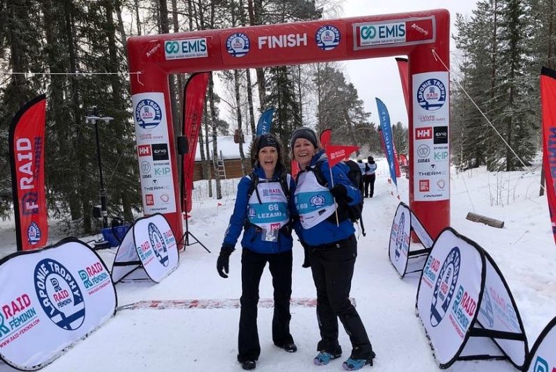 Raid Féminin en Laponie. Sandrine Gaudin et Virginie Rissons sous les aurores boréales