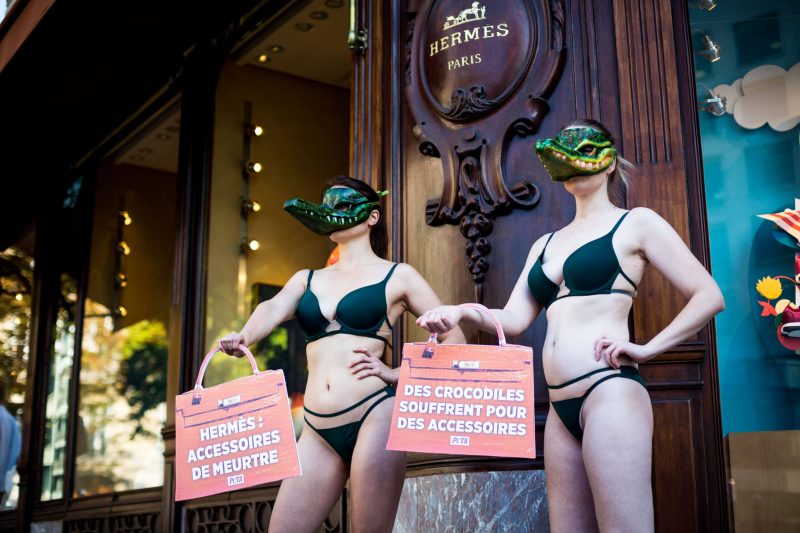 Lyon. Lâcher de « crocodiles » devant la boutique Hermès