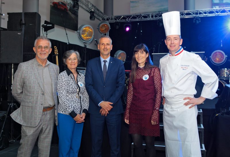 Avec Christophe Maé, les centres Porsche Lyon conduisent les Petits Princes à leurs rêves