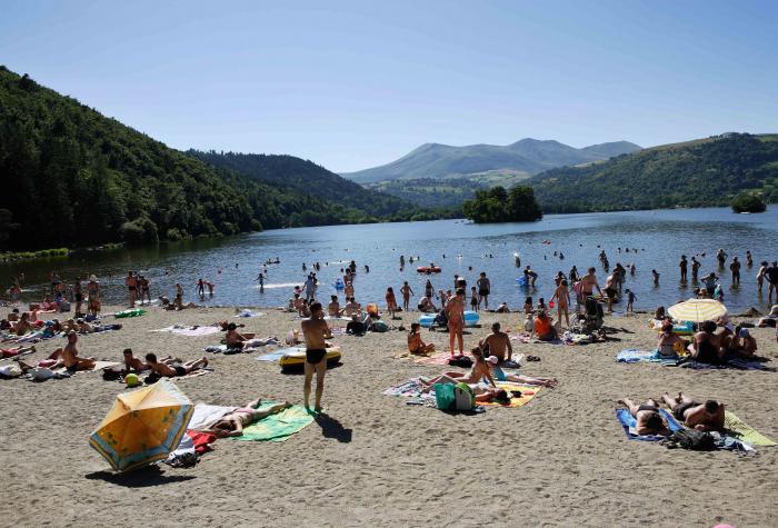 Sancy Loisirs. Une base nautique au pied d’un volcan