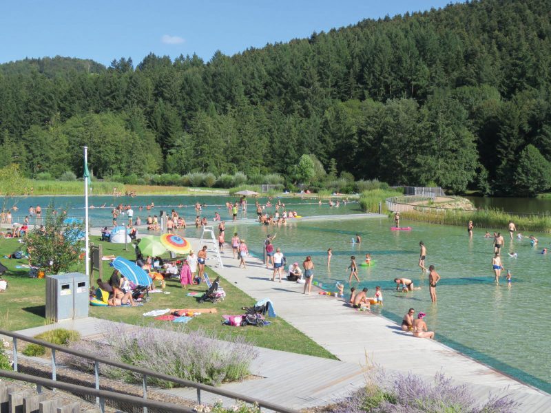 Loisirs d’été près de Lyon. En famille, à la base nautique du Lac des Sapins