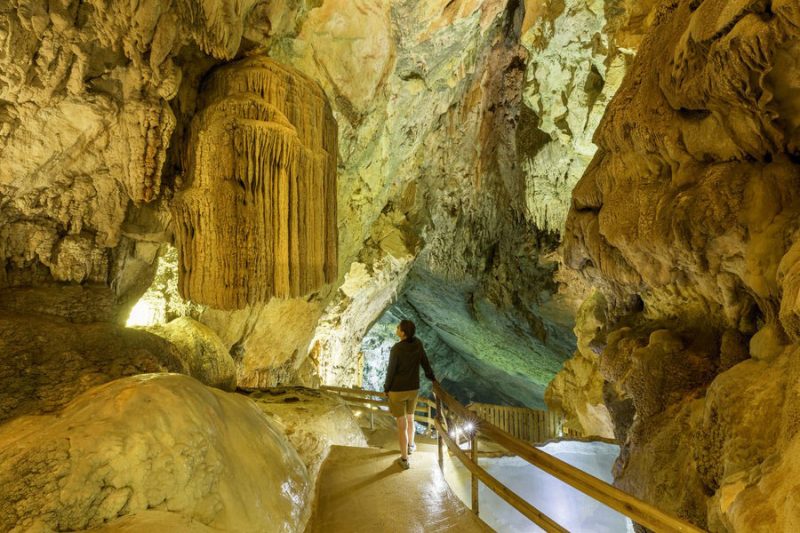 Loisirs d’été près de Lyon. Parc des Grottes du Cerdon : voyage dans la Préhistoire