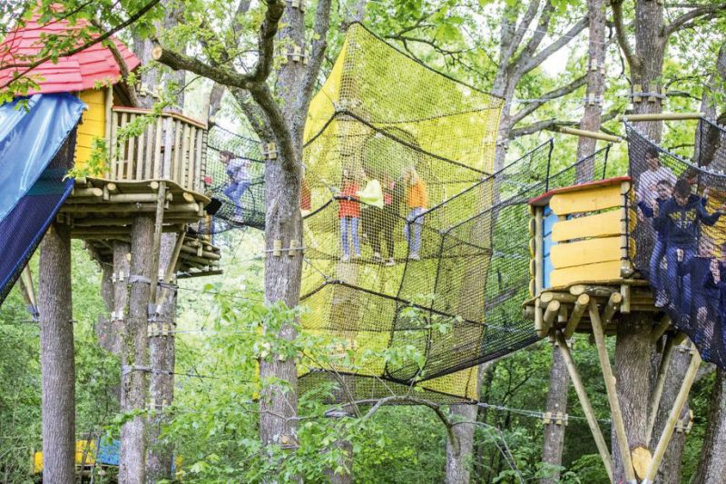 Loisirs d’été près de Lyon. Le Bois des Lutins, un univers enchanté pour toute la famille