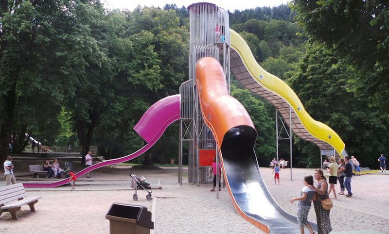 Loisirs d’été en Auvergne. Parc Fenestre, aire de jeux et attractions pour s’amuser