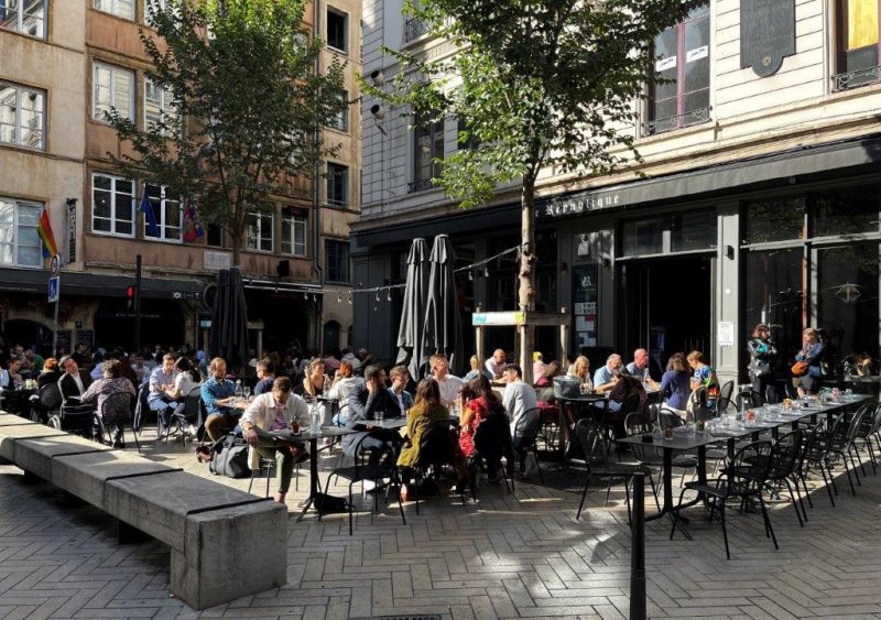 Première victoire des restaurateurs sur les écologistes : les Lyonnais plébiscitent leurs terrasses