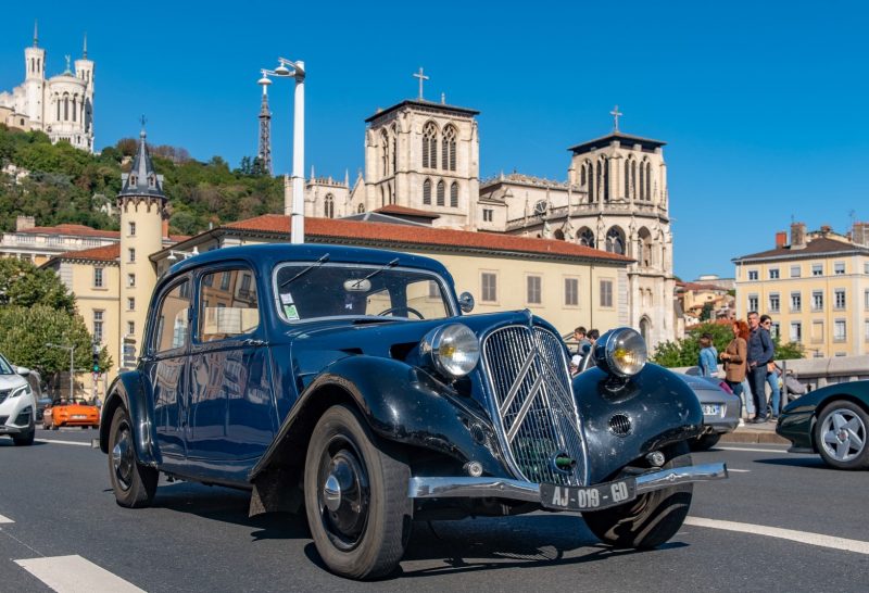 Traversée de Lyon. 250 automobiles de collection ont sillonné la ville