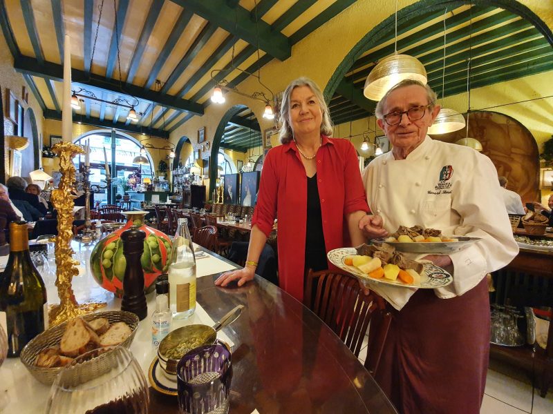 Lyon. A 91 ans, ce chef lyonnais fait sa tête de veau chaque matin