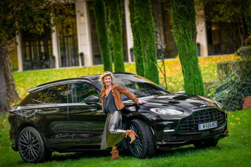 Essai Aston Martin. Émilie Legoff, un intérim au volant du DBX707