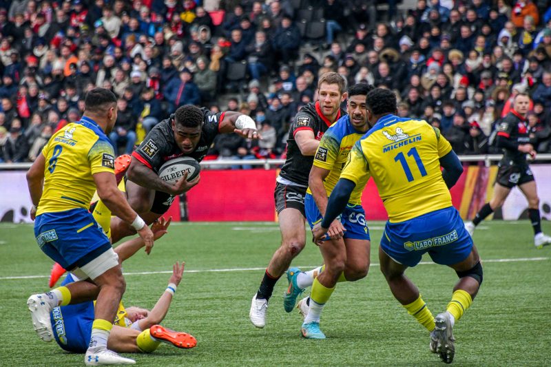 Les tribunes VIP de LOU Rugby – Clermont. Démonstration des Lyonnais dans le derby régional