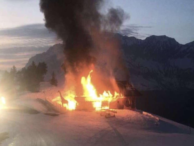 Près de Megève. La Girafe dévorée par les flammes