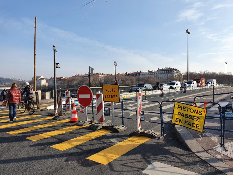Lyon. Le Pont Morand interdit à la circulation automobile. Merci qui ?