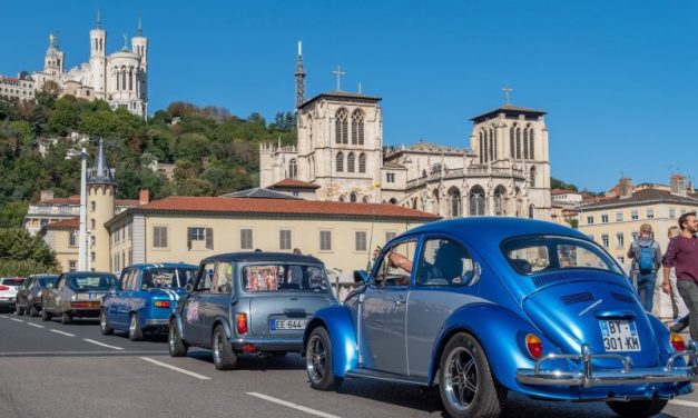 Traversée de Lyon : le défilé des voitures de collection