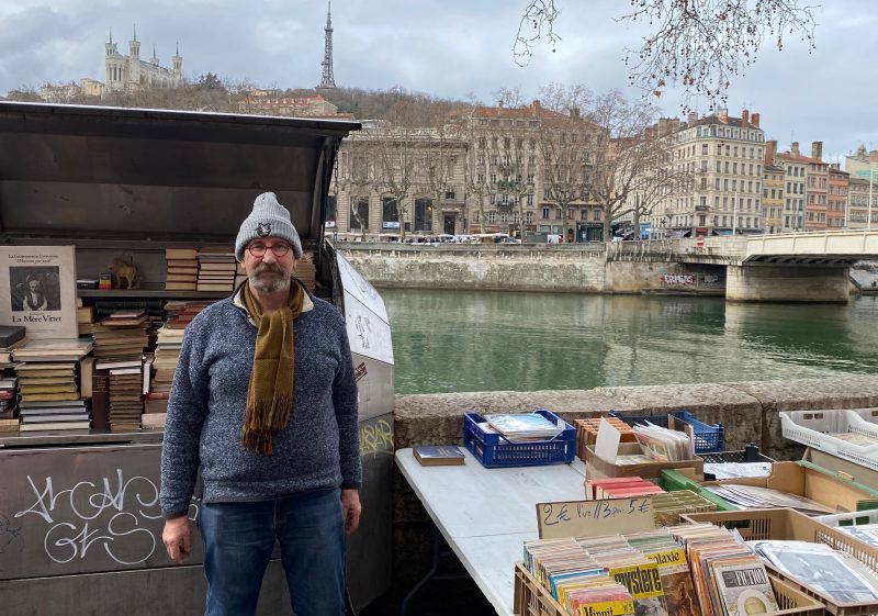 Quai de la Pêcherie à Lyon. Les Verts chassent les bouquinistes pour installer une…