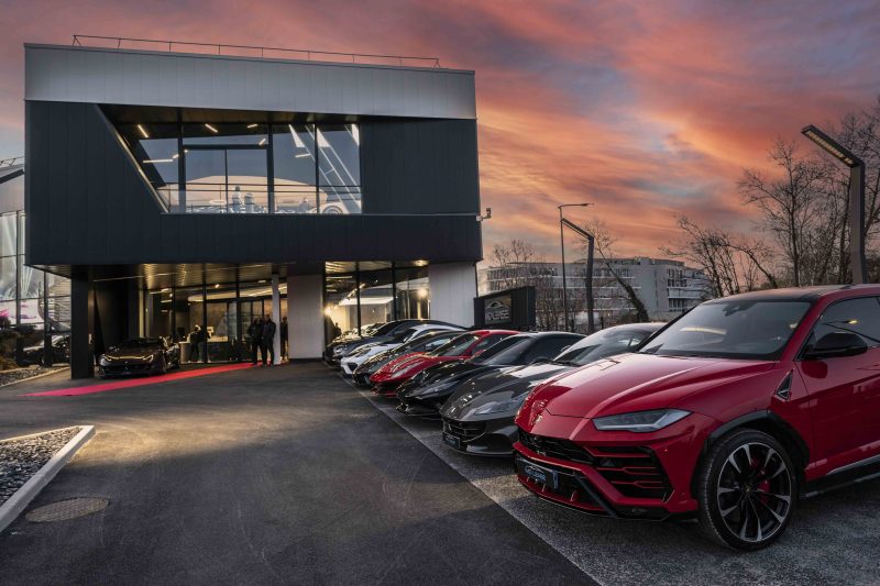 Supercars et limousines de luxe. Inauguration de la nouvelle concession MD Lease près de Lyon