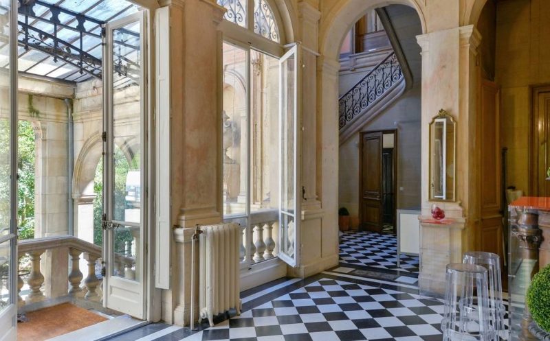 Hall d'entrée chateau ecully - Lyonpeople.com