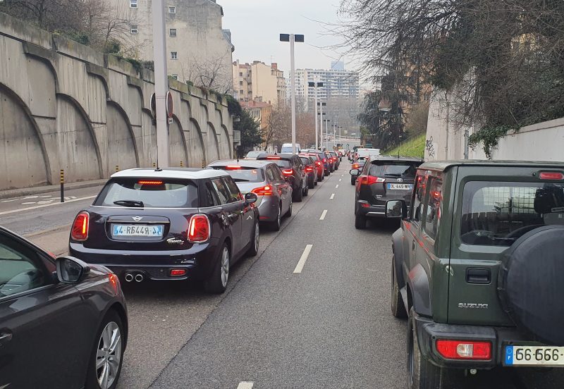 Lyon. 201 heures volées chaque année aux automobilistes dans les embouteillages