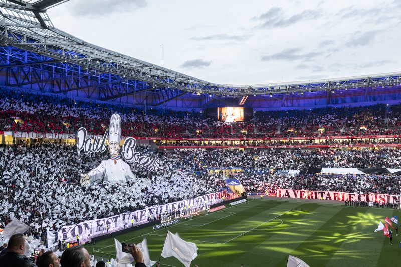 Les tribunes VIP d’OL-OM. Quel douloureux Olympico !