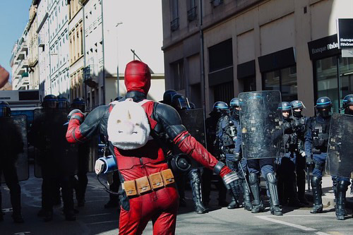 C'est un business dangereux, à Vénissieux, une manifestation est