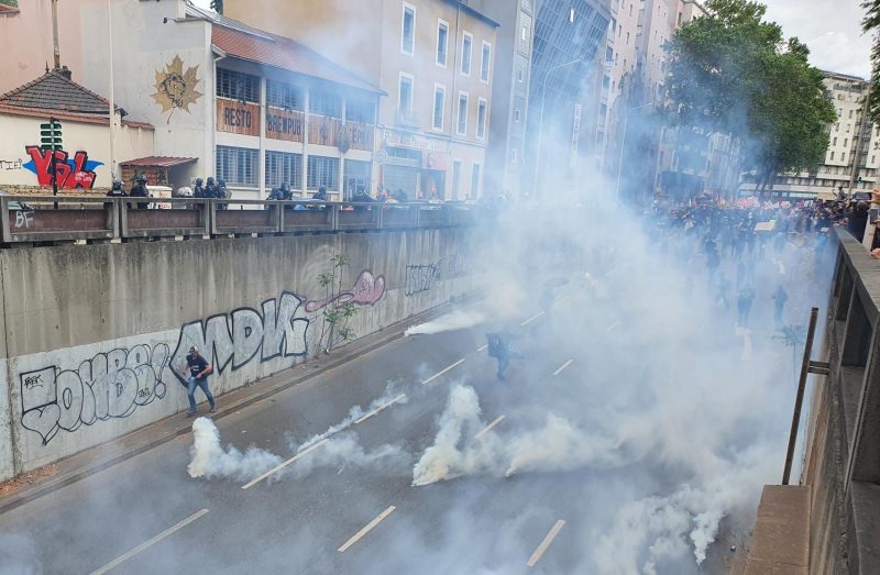 Manifestation sauvage et vandalisme pour la venue d’Emmanuel Macron à Lyon