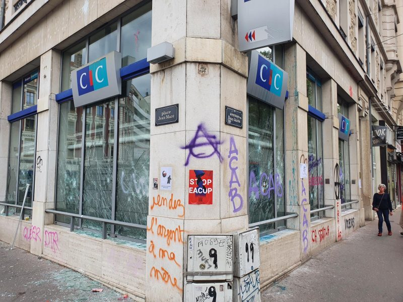 Agence CIC Lyonnaise de Banque - Place Jean Macé 2 - Lyonpeople.com