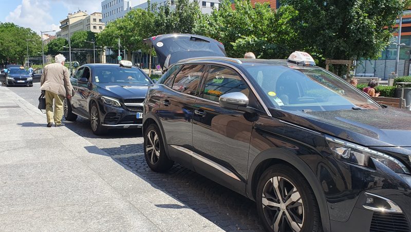 Lyon. Les chauffeurs de taxis en lutte pour leur survie