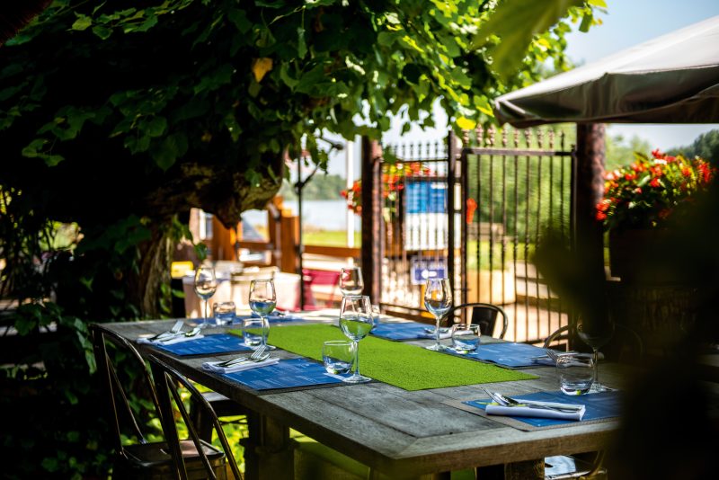 Les plus belles terrasses de Lyon. Au Colombier, un air de Guinguette en bord de Sâone