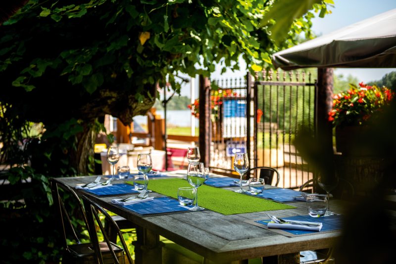 Les plus belles terrasses de Lyon. Au Colombier, un air de Guinguette en bord de Sâone