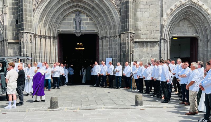 Auvergne. L’émouvante cérémonie d’adieu au Chef Serge Vieira