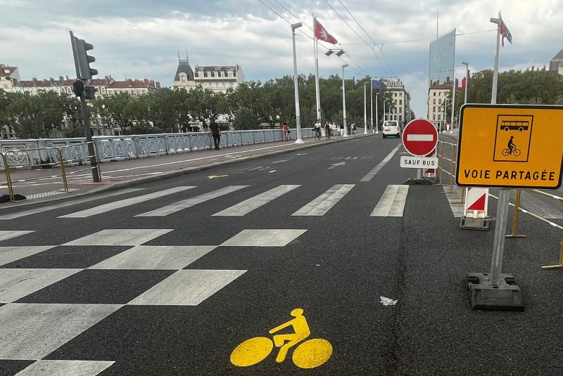 Grand Lyon. Les écologistes inventent la politique des ponts suspendus !