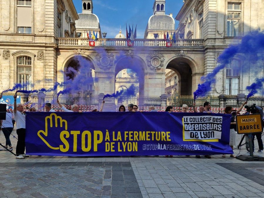 Lyon. 200 Défenseurs de Lyon manifestent pacifiquement devant l’Hôtel de Ville
