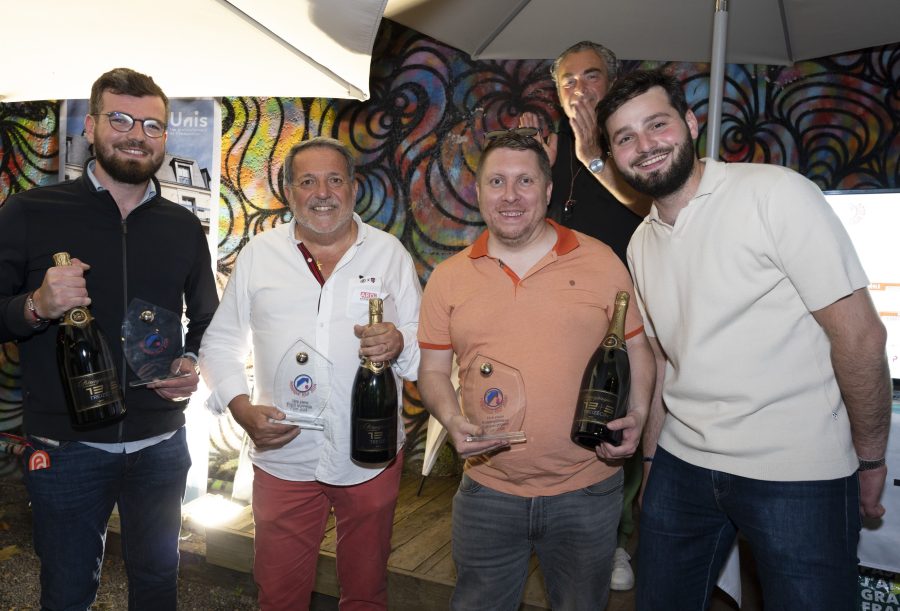 Tournoi de pétanque de l’UNIS. A la fin, c’est toujours le président qui gagne !