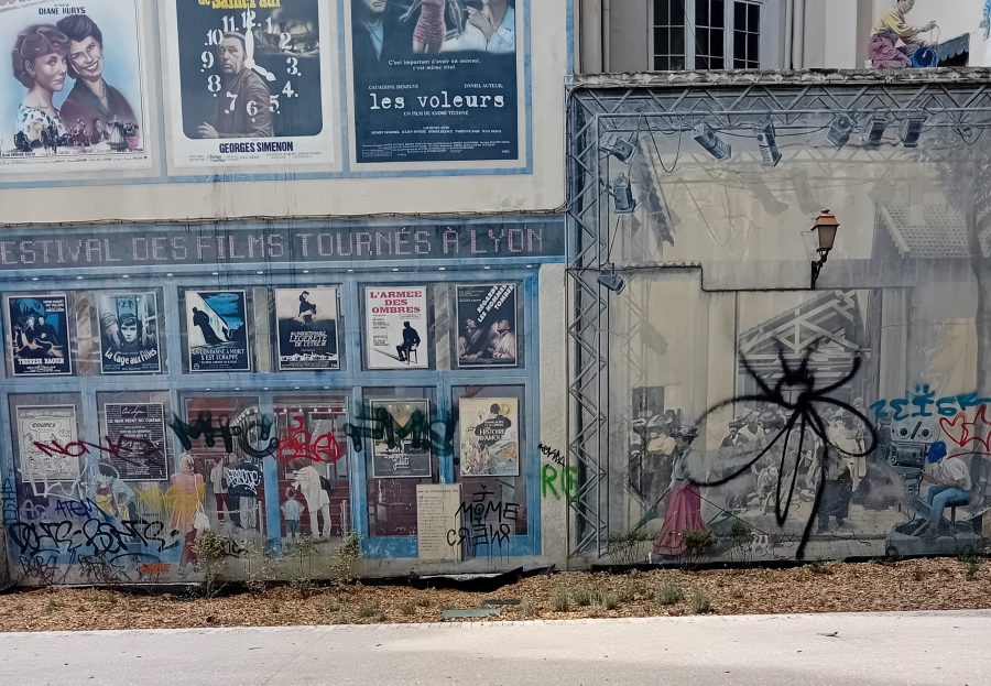 Lyon. Nadine Gelas dénonce l’état pitoyable de la fresque du cinéma