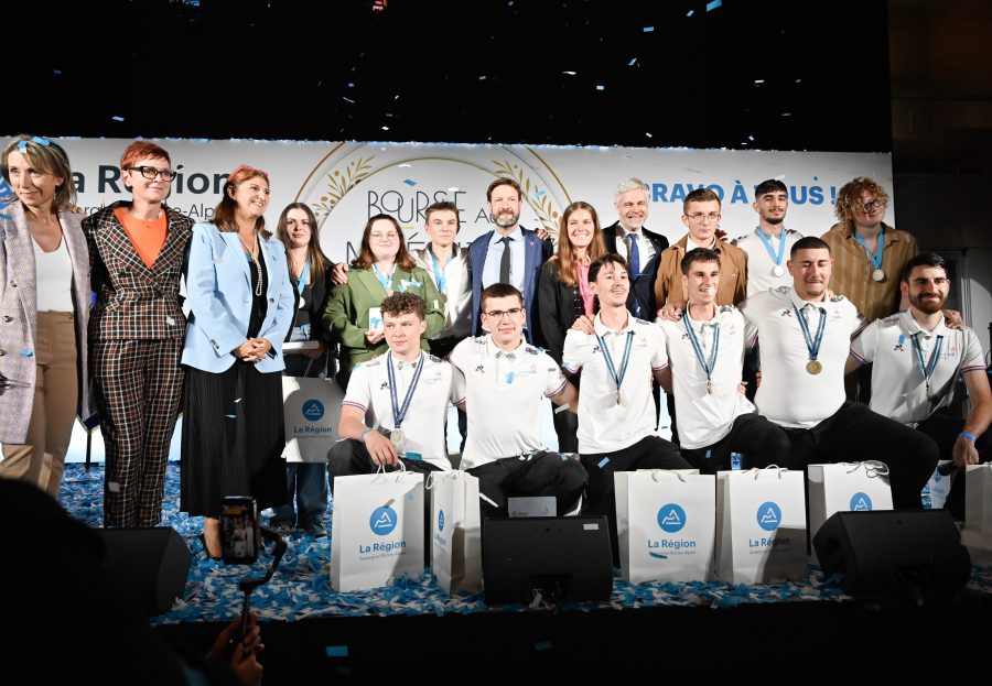 Région Auvergne-Rhône-Alpes. 10 000 jeunes reçoivent un chèque de 500 euros