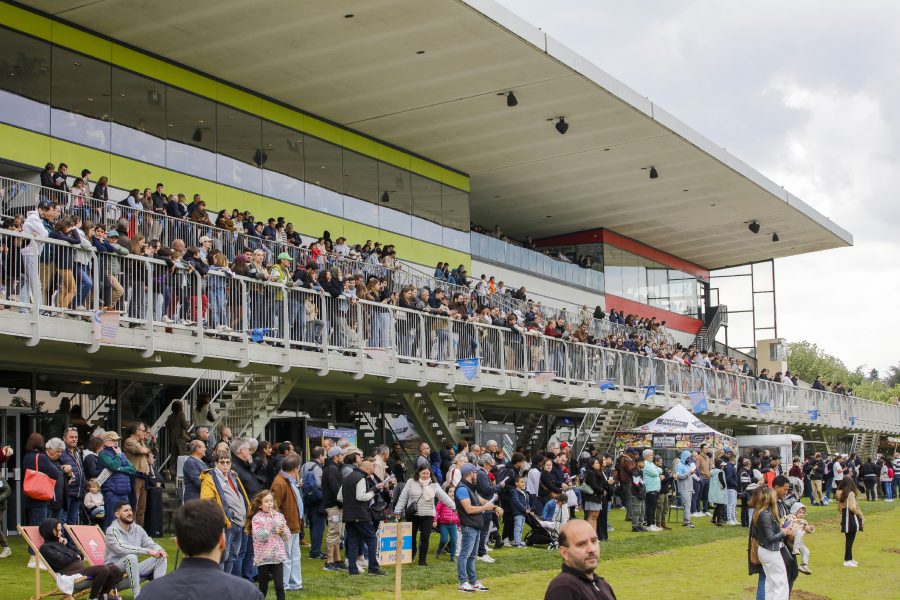 Hippodrome de Parilly. La garden party du 60ème anniversaire réunit 3 000 personnes