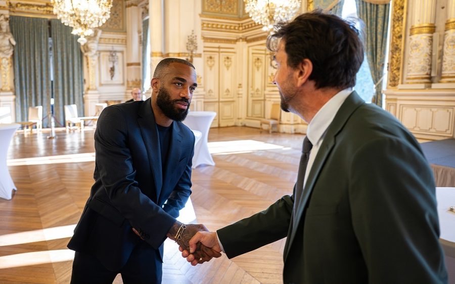 Lyon. Le tacle de Lacazette à Grégory Doucet réjouit les internautes