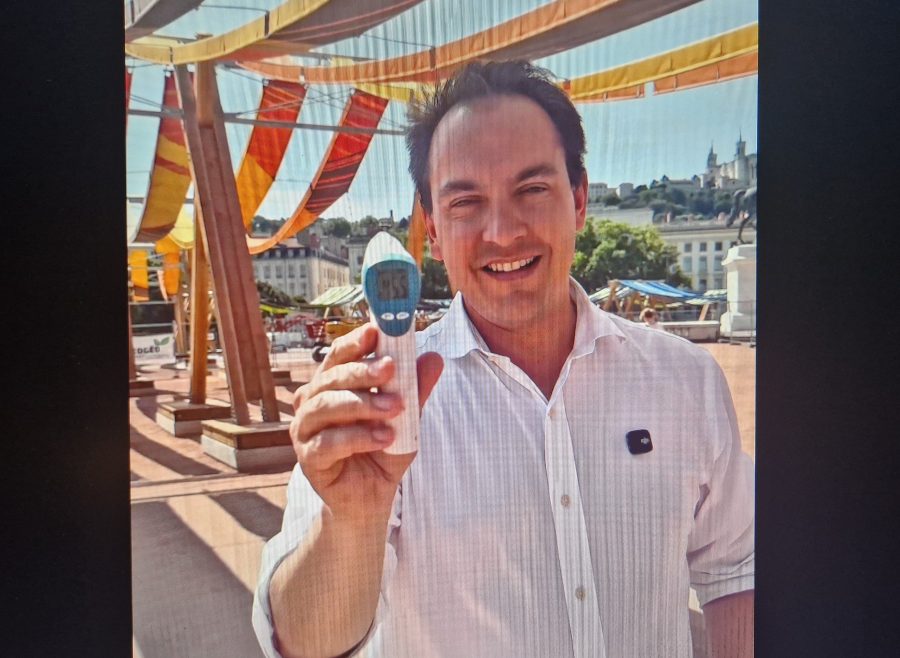 Lyon. 45°c sous l’ombrière écolo de la place Bellecour !