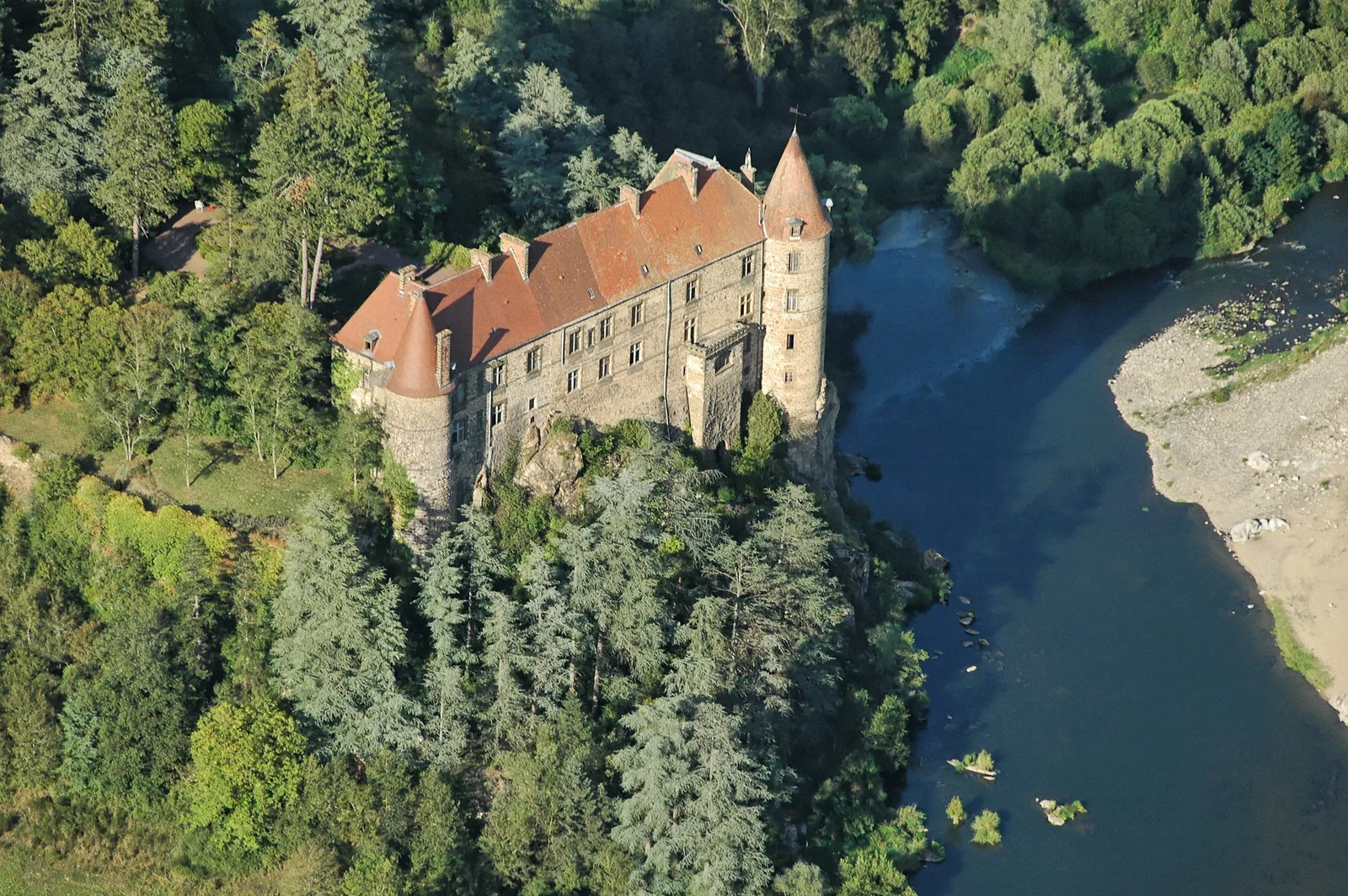 A moins de 2 heures de Lyon : Lavoûte-sur-Loire et le premier château de plaisance