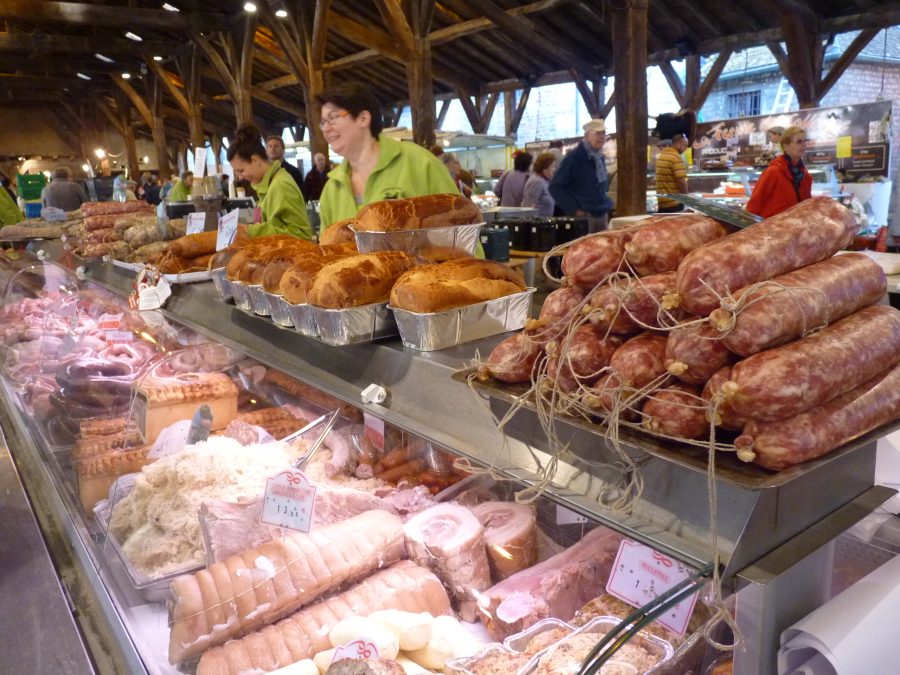 Le marché accueille plus de 60 producteurs locaux répartis sur plus de 300m2.