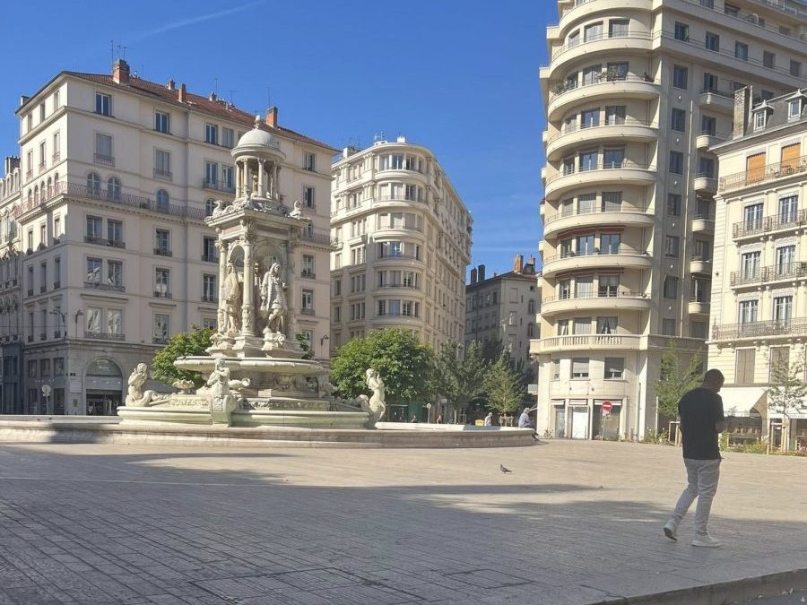 Lyon, ville morte durant l’été 2025. Les raisons de cet échec touristique