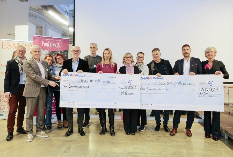 Noël de Courir pour elles. Cérémonie de remise des chèques, un soir… sein d’esprit
