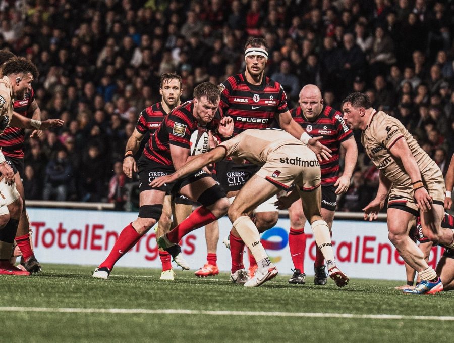 Les tribunes VIP de LOU Rugby – Toulouse. La foule des grands soirs à Gerland