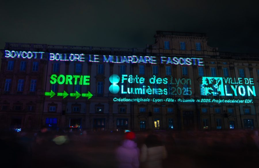 Fêté des Lumières à Lyon. Des écologistes revendiquent les messages de haine du Musée des Beaux-Arts