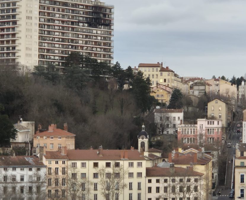 Lyon. Incendie à la Croix-Rousse : un blessé et 43 personnes évacuées